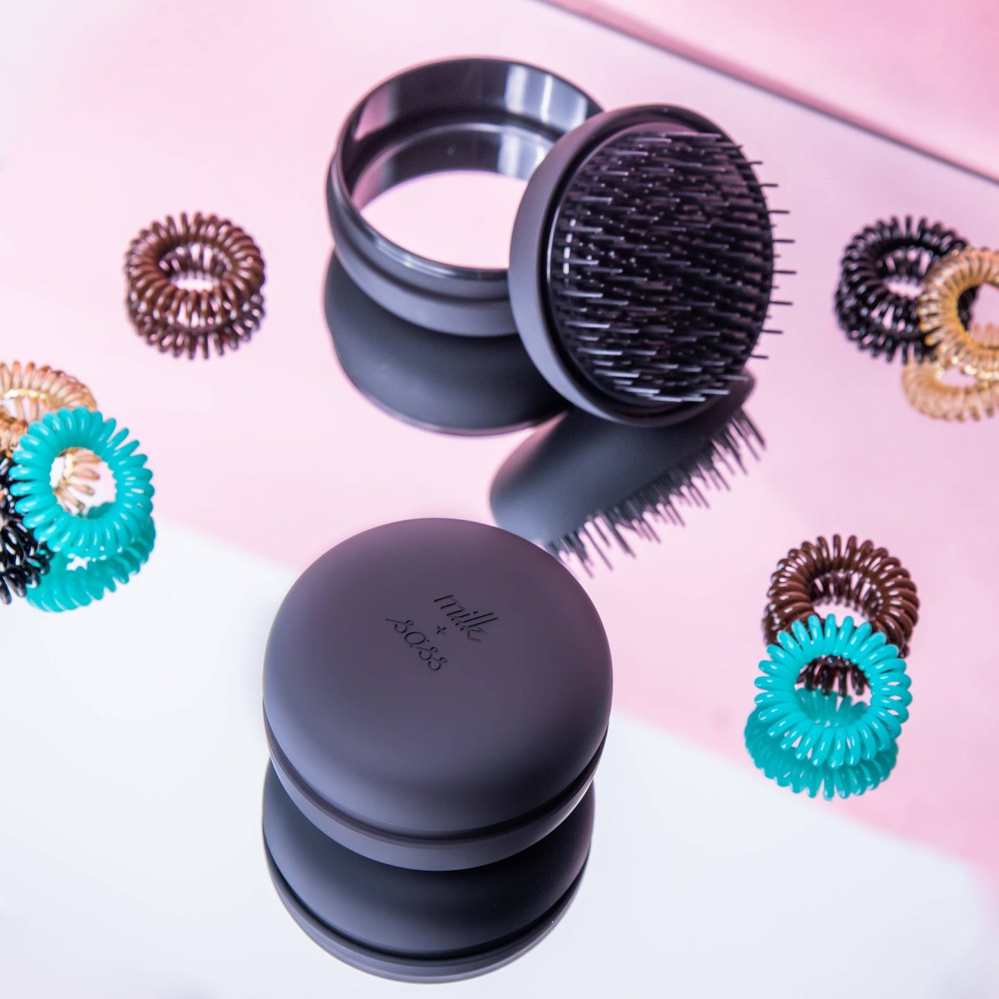 MACARON travel hairbrush black licorice