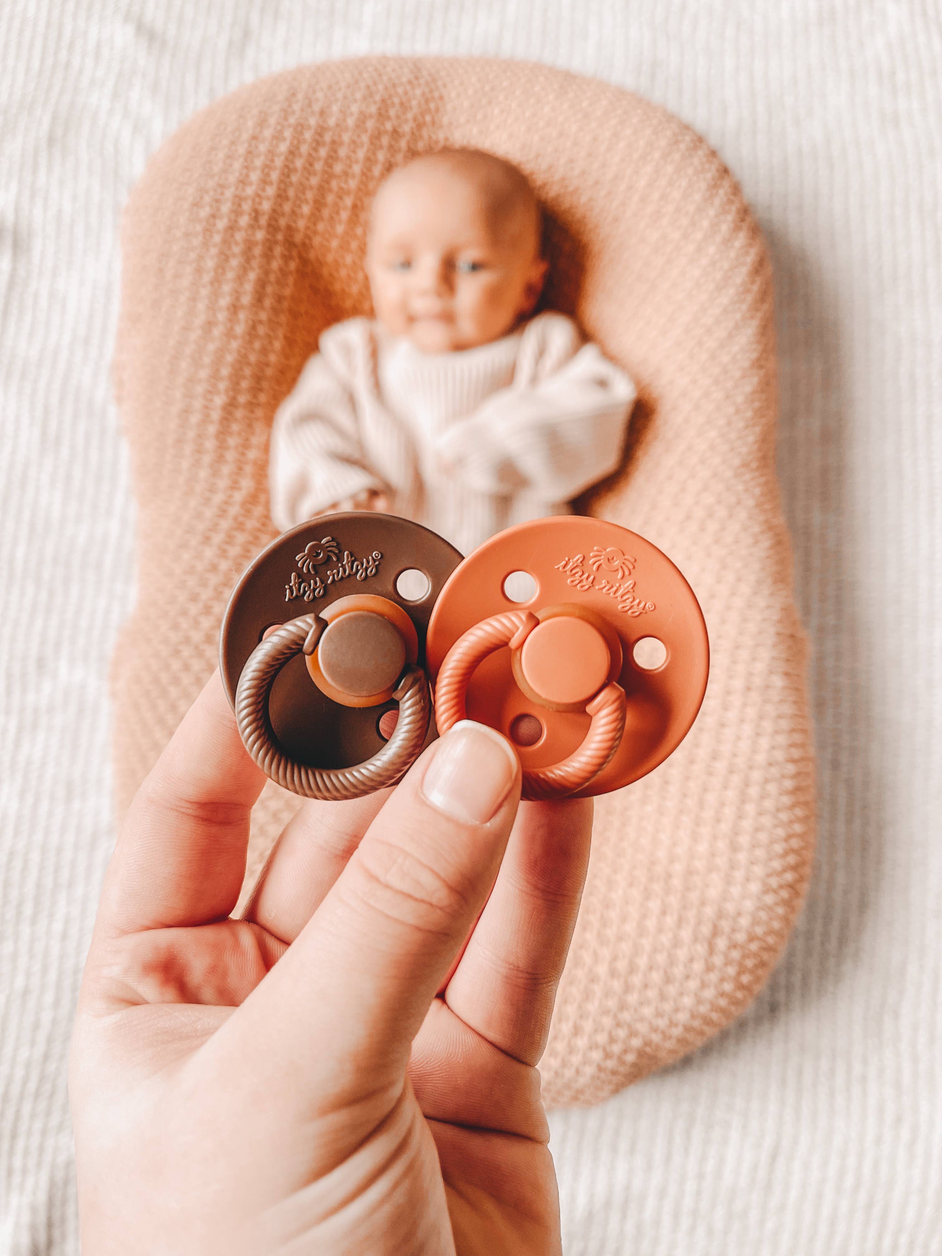 Itzy Soother™ Natural Rubber Paci Sets