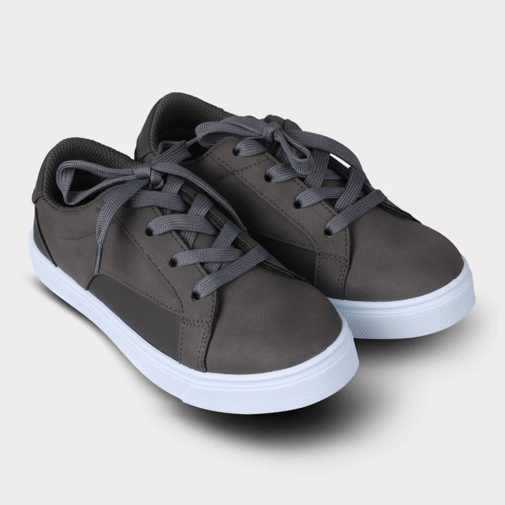 Leo Youth Lace-Up Sneaker