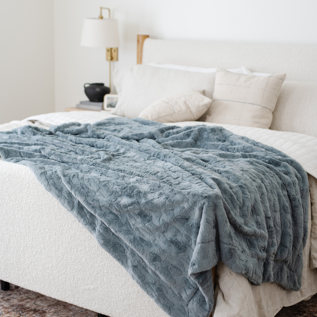 PATTERNED FAUX FUR XL THROW BLANKETS