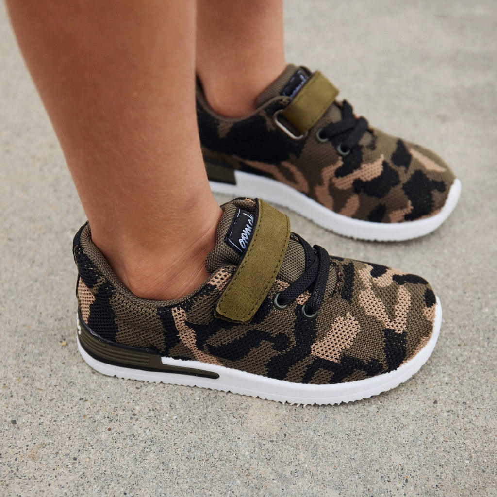 Wynn Boys Hook & Loop Sneaker