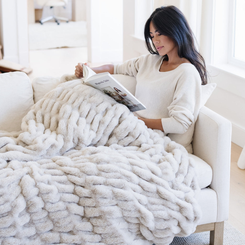 DOUBLE RUCHED FAUX FUR THROW BLANKETS