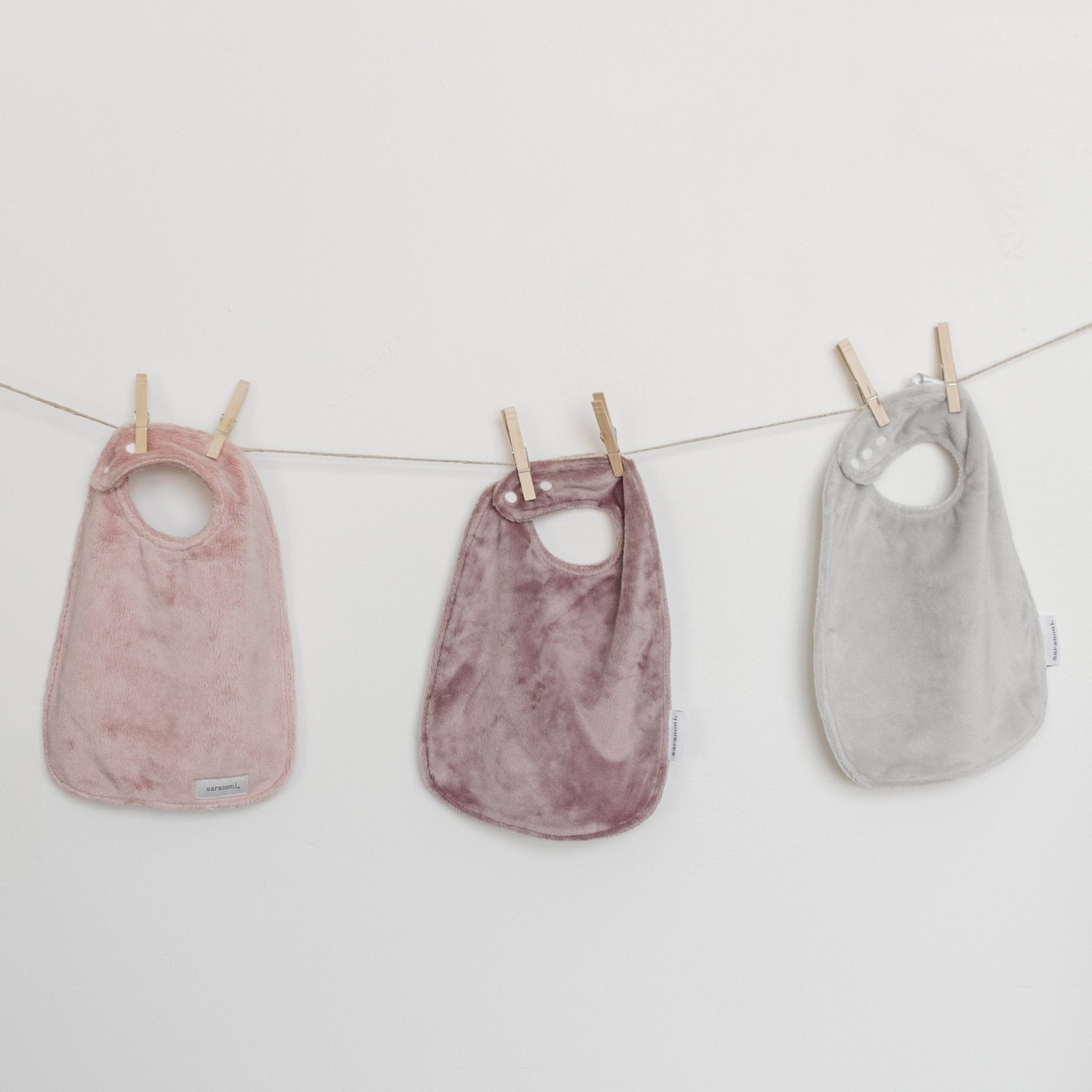 MINKY BIBS 3-PACK